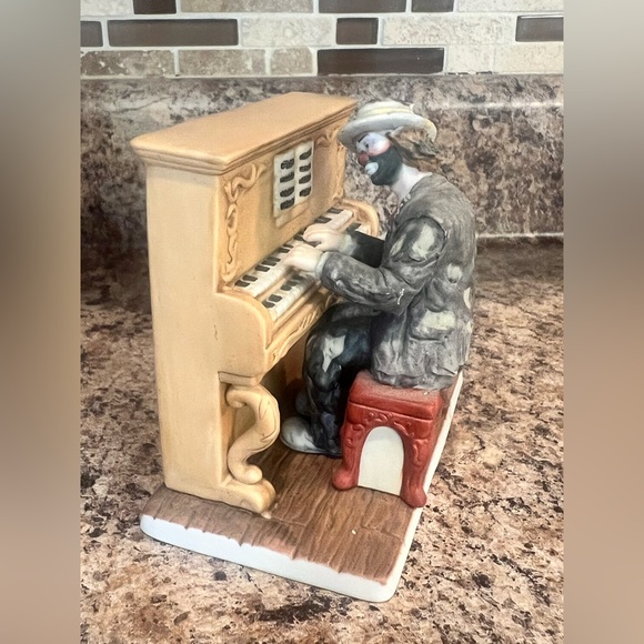 Unique Flambro Emmett Kelly Jr. Clown 1980 Piano Player - Picture 1 of 9